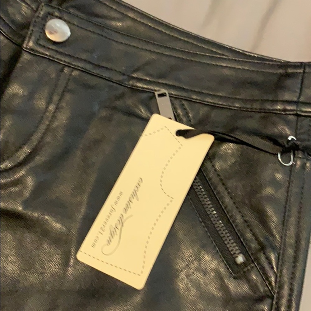 Shorts - Picture 3 of 3